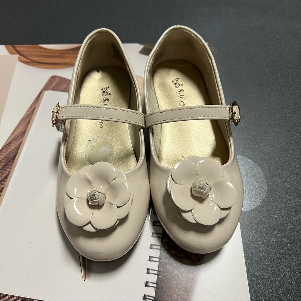 Kids Cream Flower Shoes